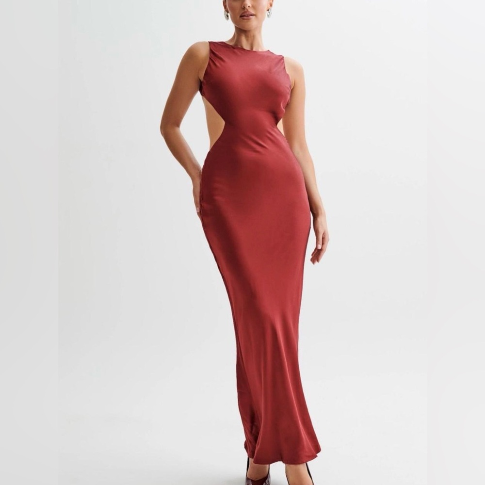 Meshki Backless Burgundy Dress